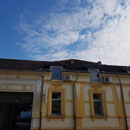 Viktorija Nova Hotel Kanjiza Luaran gambar