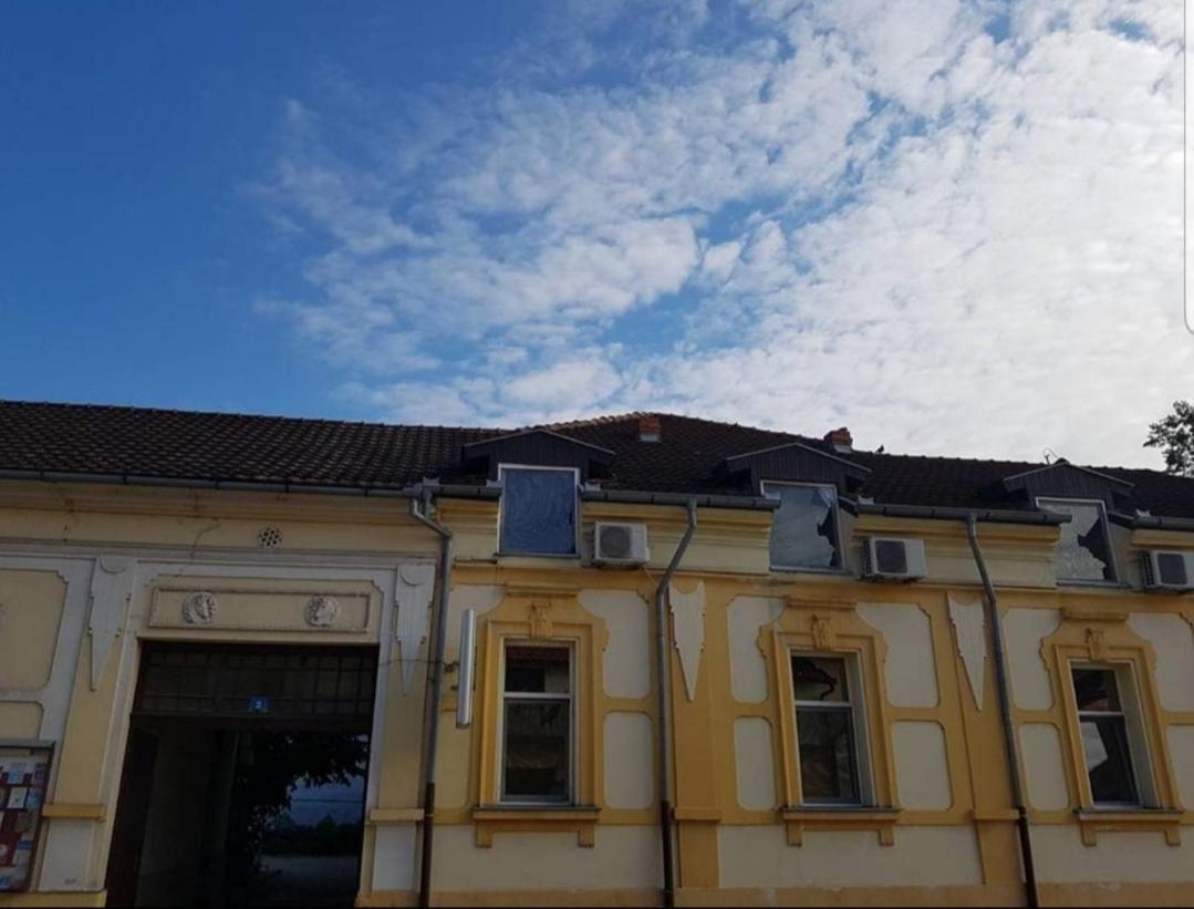 Viktorija Nova Hotel Kanjiza Luaran gambar